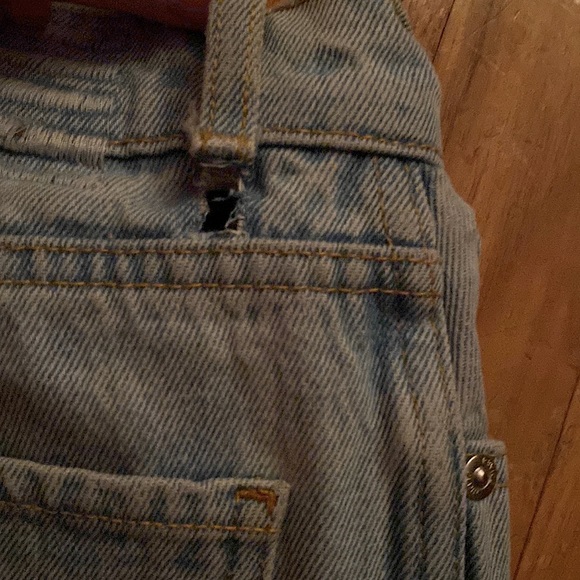 Revice denim size 24 runs small ((small hole under back belt loop)) - Picture 4 of 4